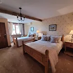 The Ginney Country 4* פנרית'